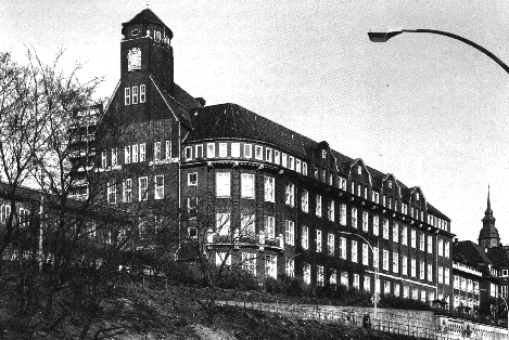 Das Institutsgeb&auml;ude, Hafenseite (Abb. aus: Fischer, Manfred F.: Fritz Schumacher, Hamburger Staatsbauten 1909 - 1919/21, 1995, S. 63)